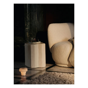 Ferm Living - Rico Piccolo geschwungener Stoffsessel | Creme