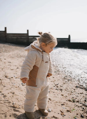Töastie - Aus recycelten Fasern hergestellte Cloud Sherpa wasserdichte Jacke | Sand