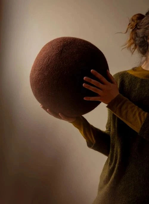 Muskhane - Filz-Pouf | Mahagoni