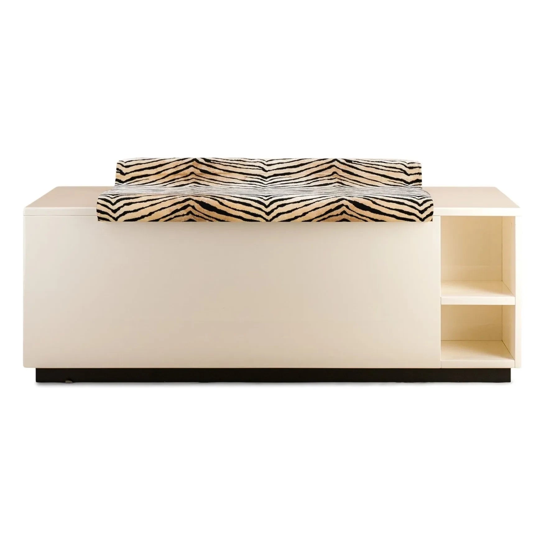 The Socialite Family - Cameleon Bank aus lackiertem Holz und Panther-Samt | Crème