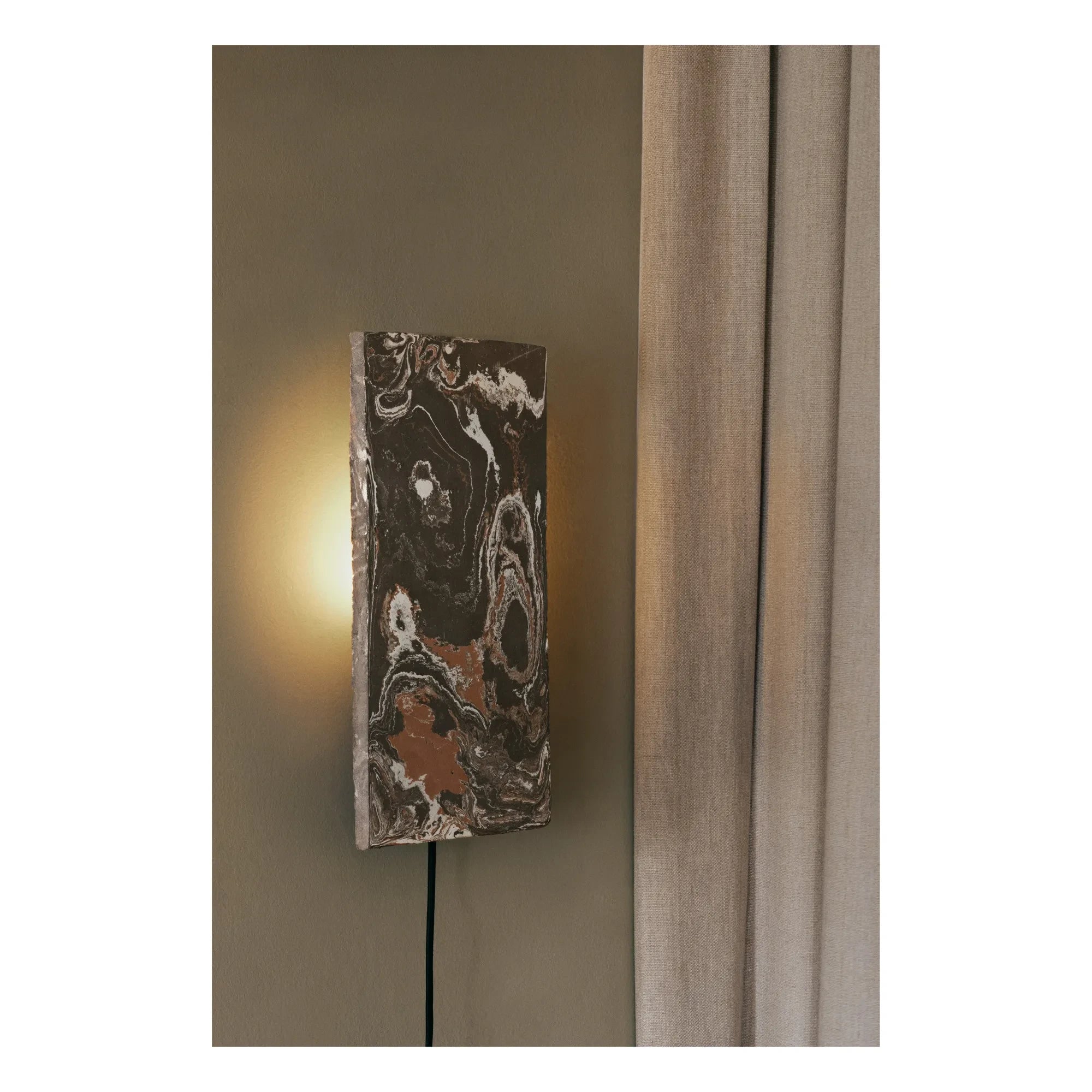 Ferm Living - Argilla duvar lambası | Kahverengi Mermer