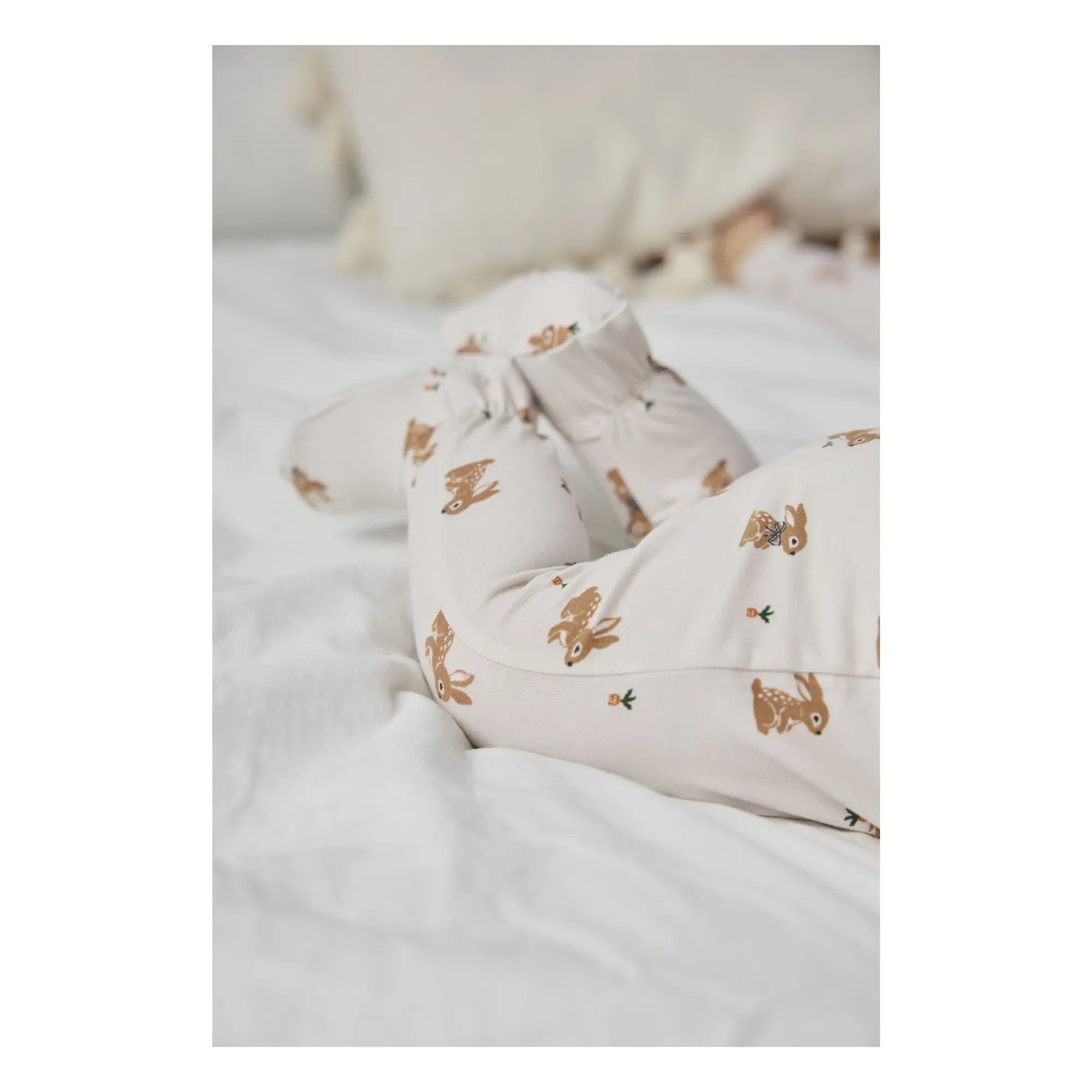 Petit Lem - Schlafanzug aus Bio-Baumwolle und Modal, mit Hasenpfoten-Motiv | Beige