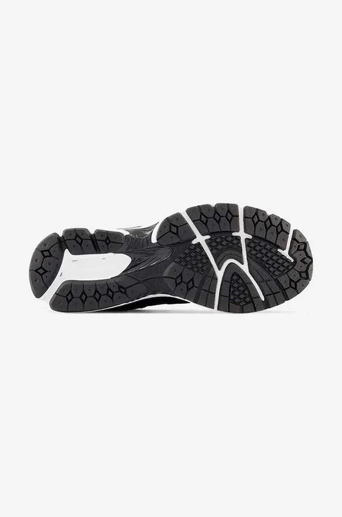 New Balance M2002 Sneaker