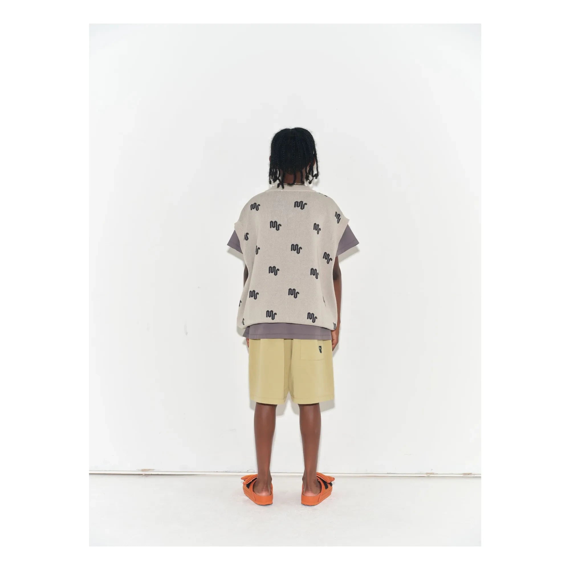 Main Story – Ärmelloser Pullover aus Bio-Baumwolle mit Monogramm | Ecru