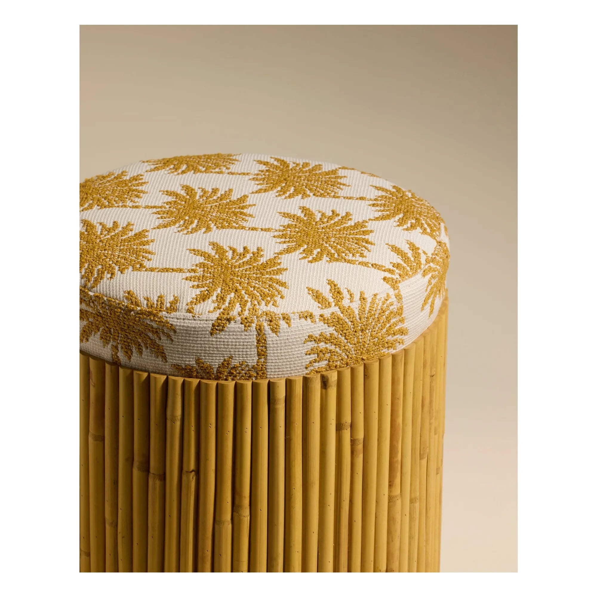Maison Sarah Lavoine - Riviera Pouf mit Palmendruck | Senf