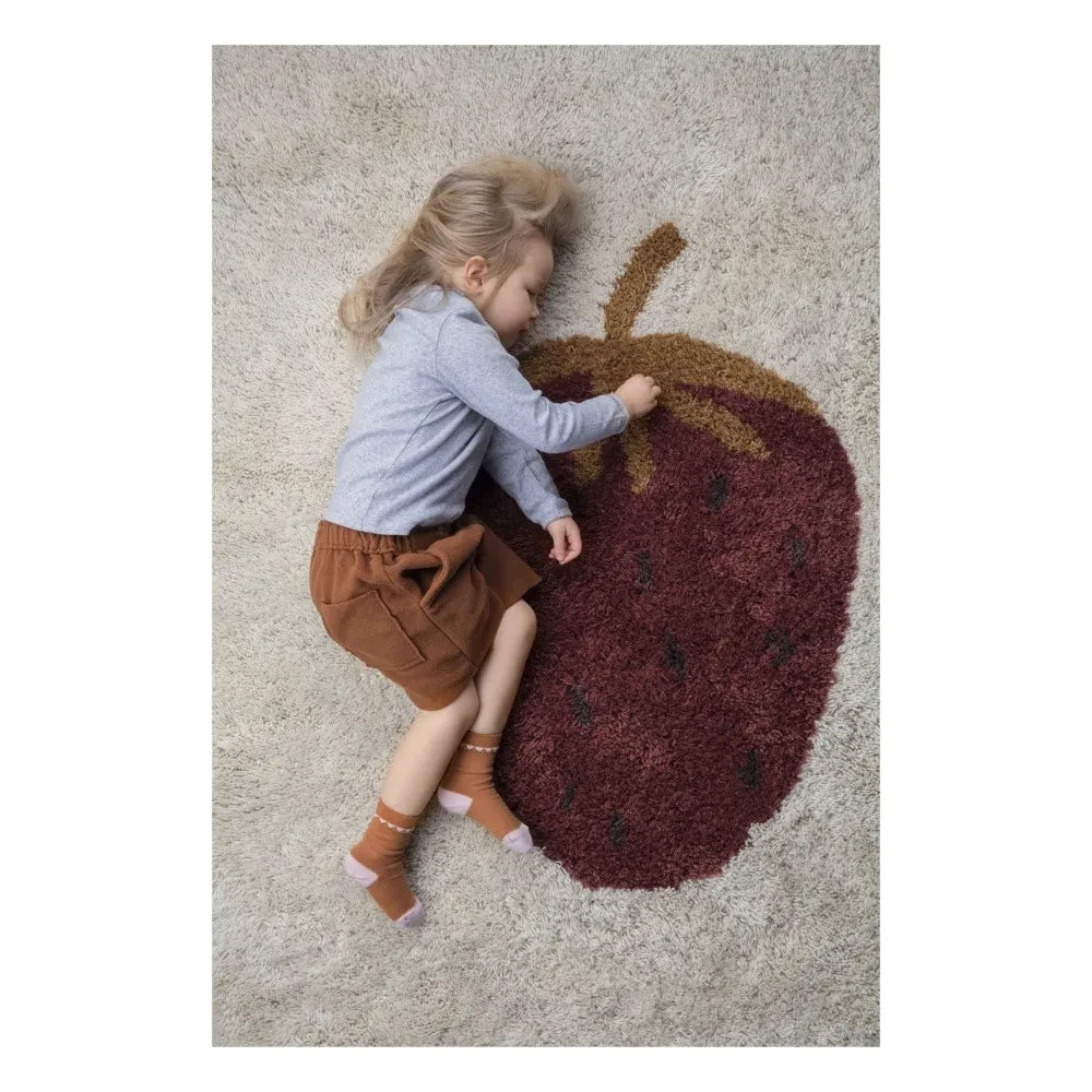 Ferm Living Kids - Fruiticana Erdbeer-Wollteppich