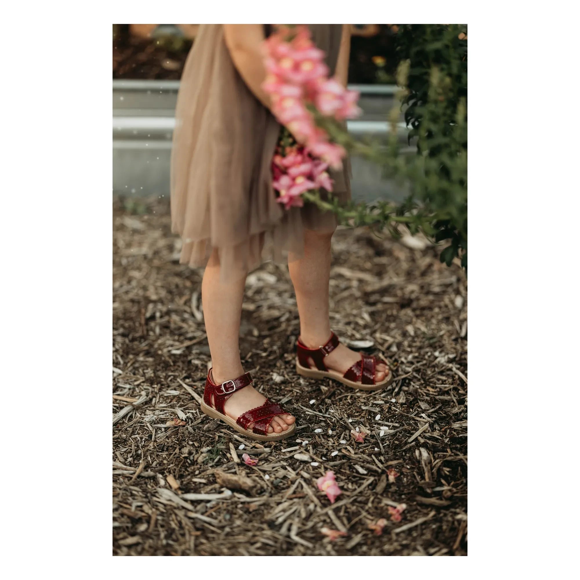 Petit Nord - Scallop Flower Sandalen | Kirschrot