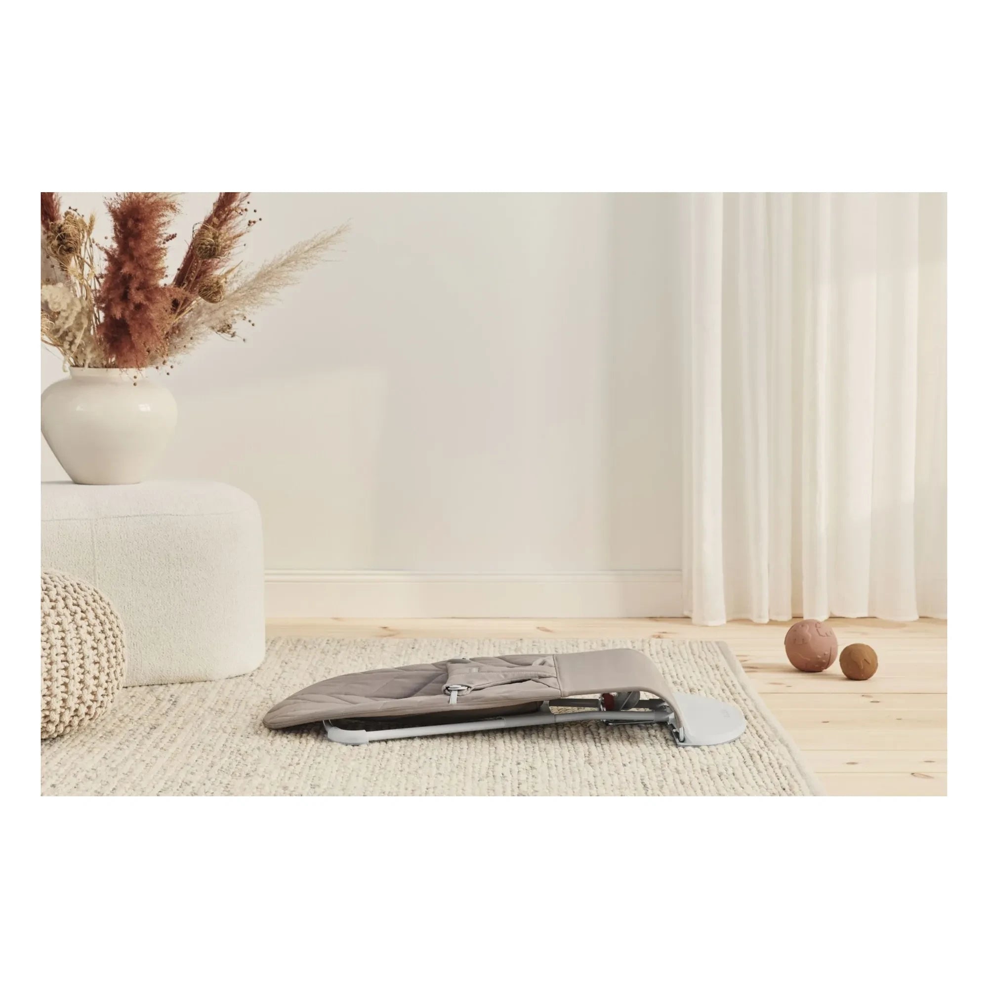 BabyBjörn – Bliss Wippe aus gesteppter Baumwolle, Petal | Sand