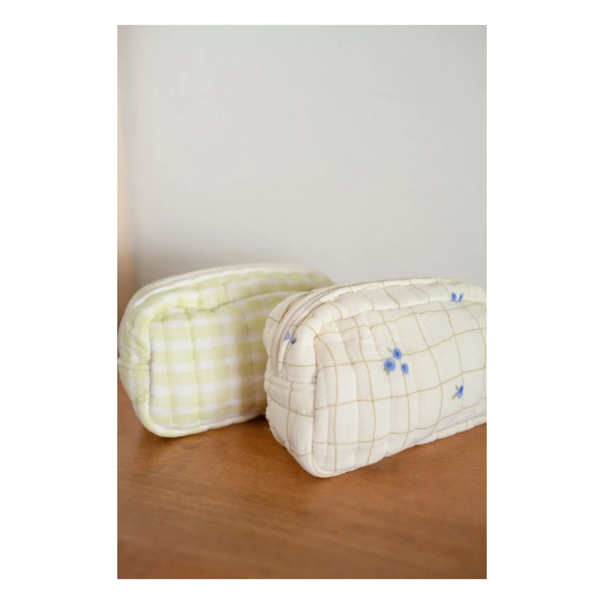 Soft Spot - Kosmetiktasche mit Blaubeeren aus Bio-Baumwolle