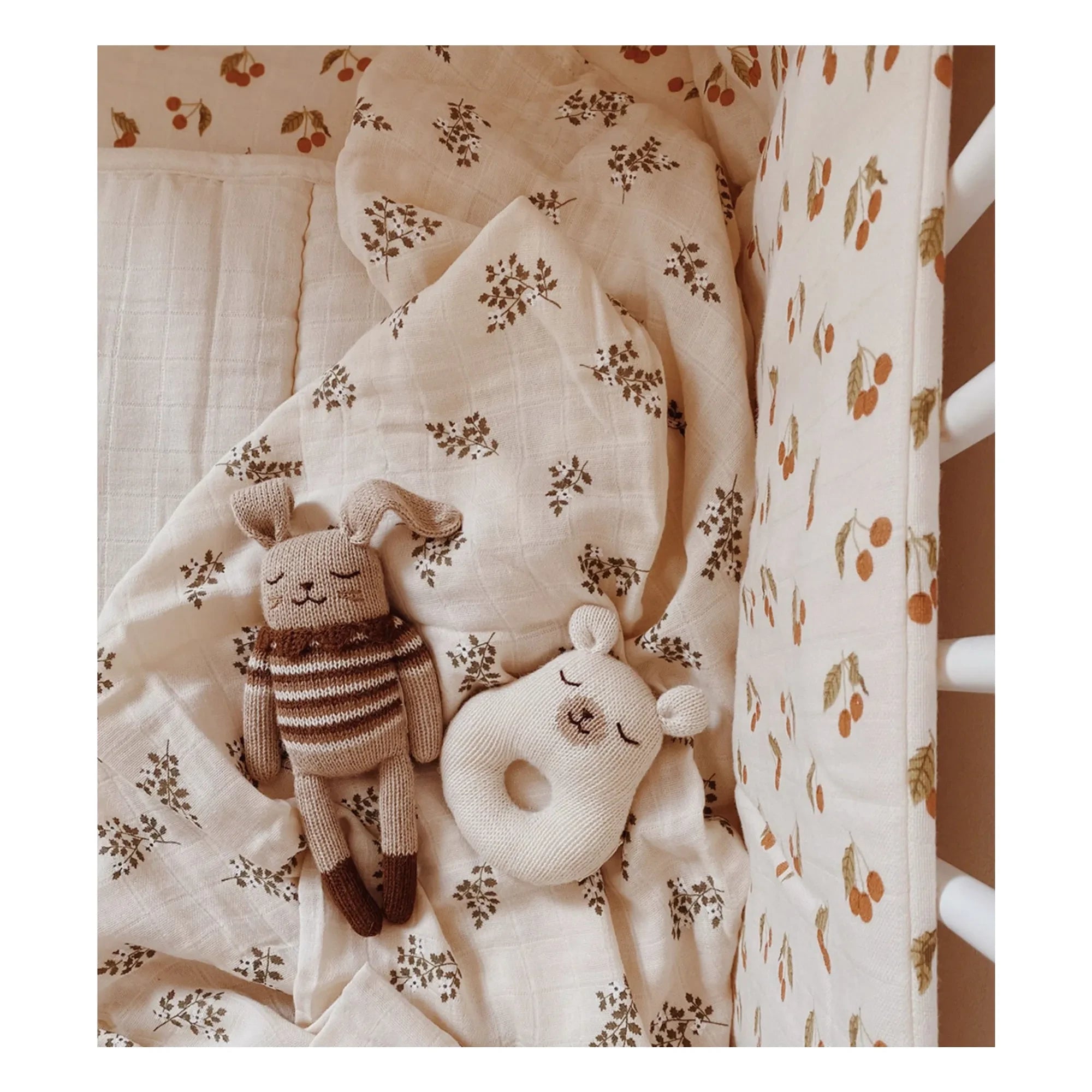 Main Sauvage - Teddybär-Rassel | Weiß
