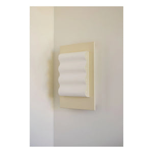 Violaine d'Harcourt - Frame wave Wandleuchte | Gebrochenes Weiß