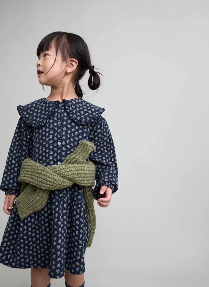 Búho - Organische Baumwolle Blüten Cottage Claudine Kragen Kleid | Marineblau