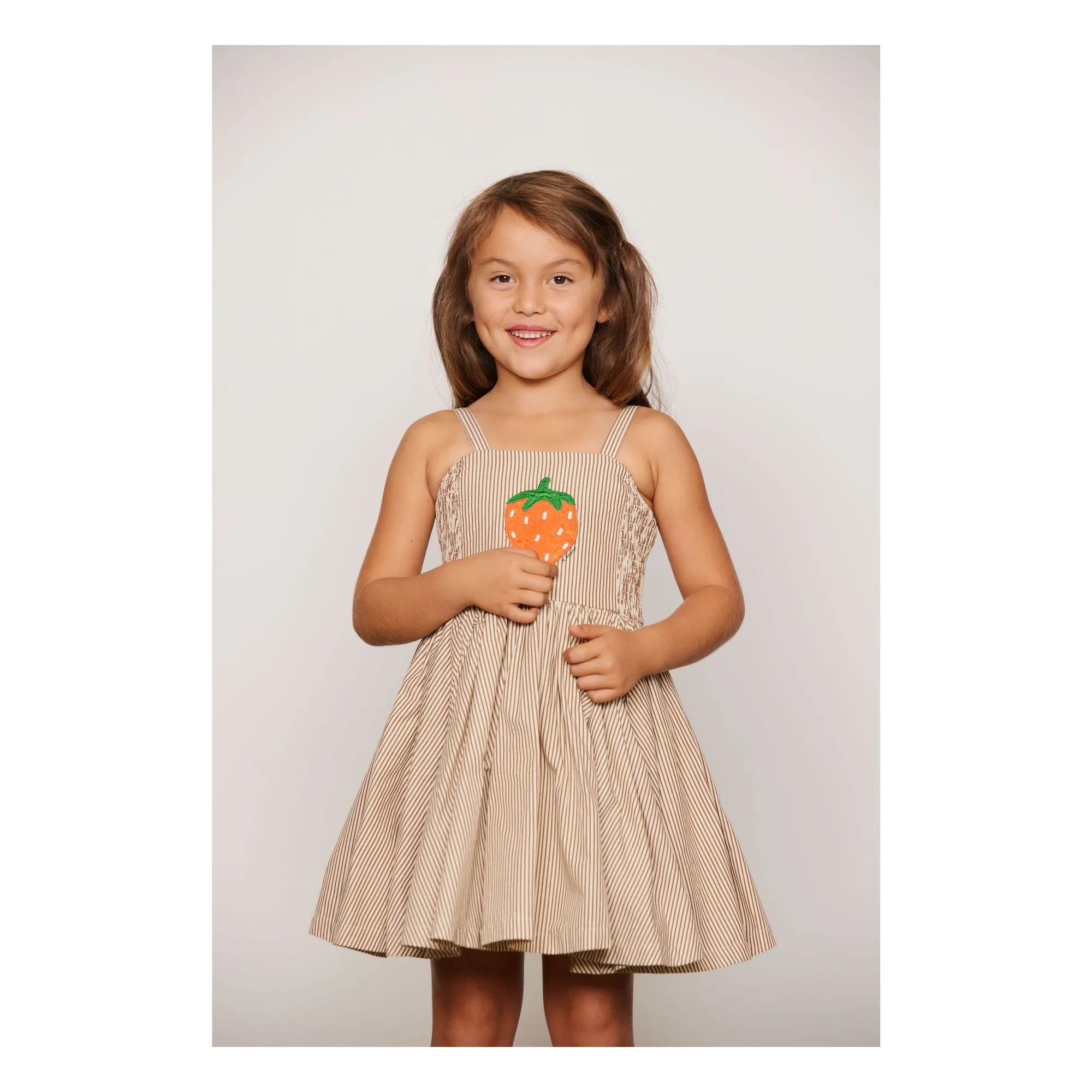 Mini Rodini - Gestreiftes Poplin Bio-Baumwoll Kleid mit Rüschen | Braun