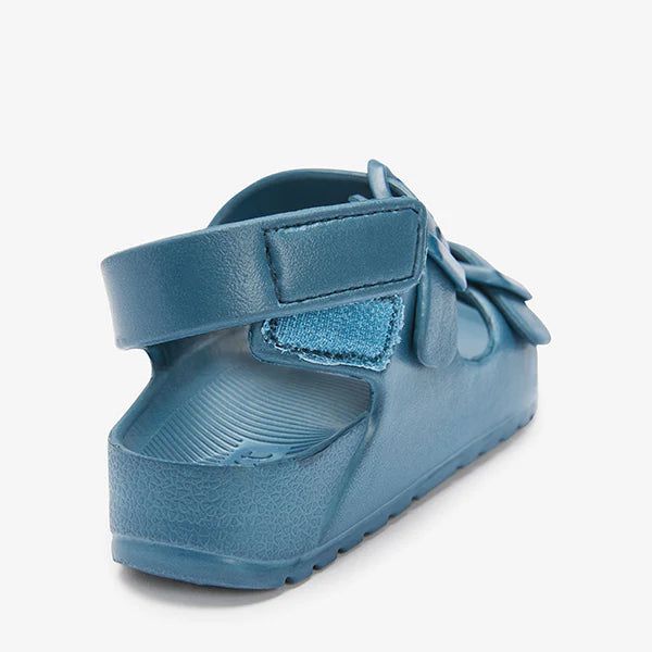 Als nächstes kommen EVA-Sandalen für Jungen in Marineblau