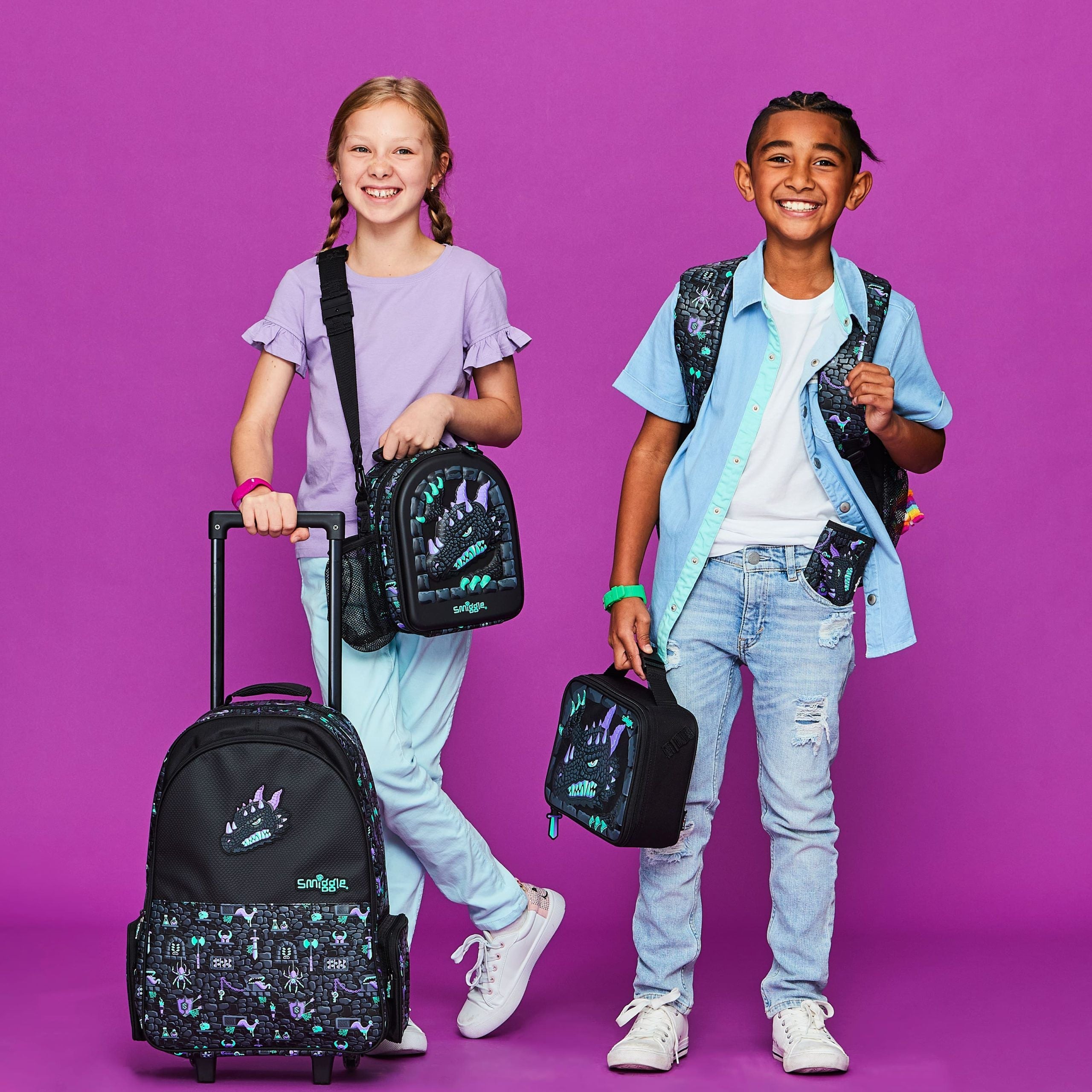 Smiggle – Hey There Schul- und Reisetasche mit beleuchteten Rollstühlen