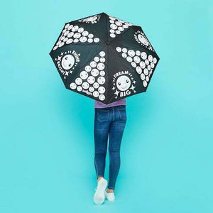 Smiggle – Smile-Regenschirm, der bei Regen seine Farbe ändert