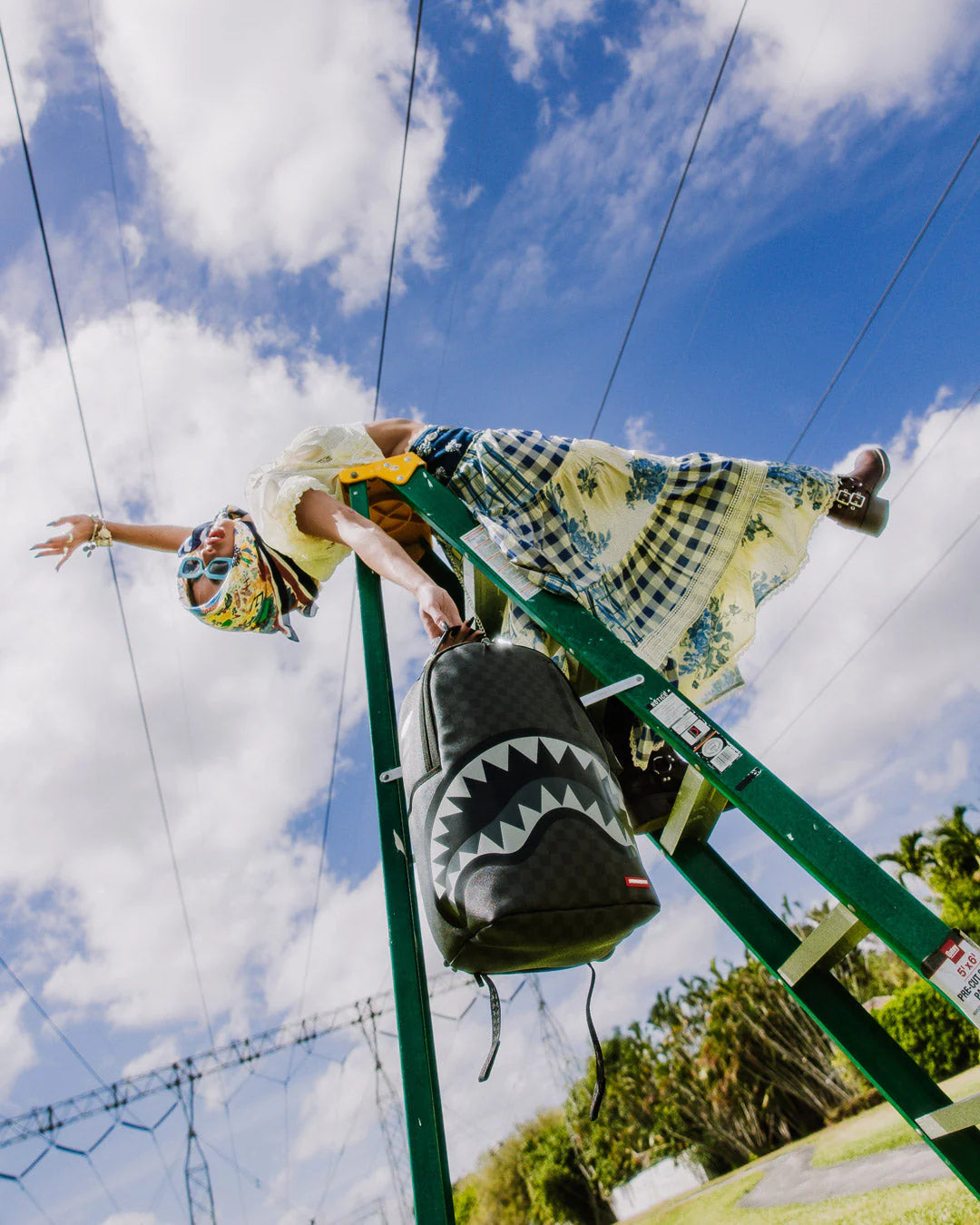 Sprayground - Lights Out Paris'te Köpekbalıkları Sırt Çantası