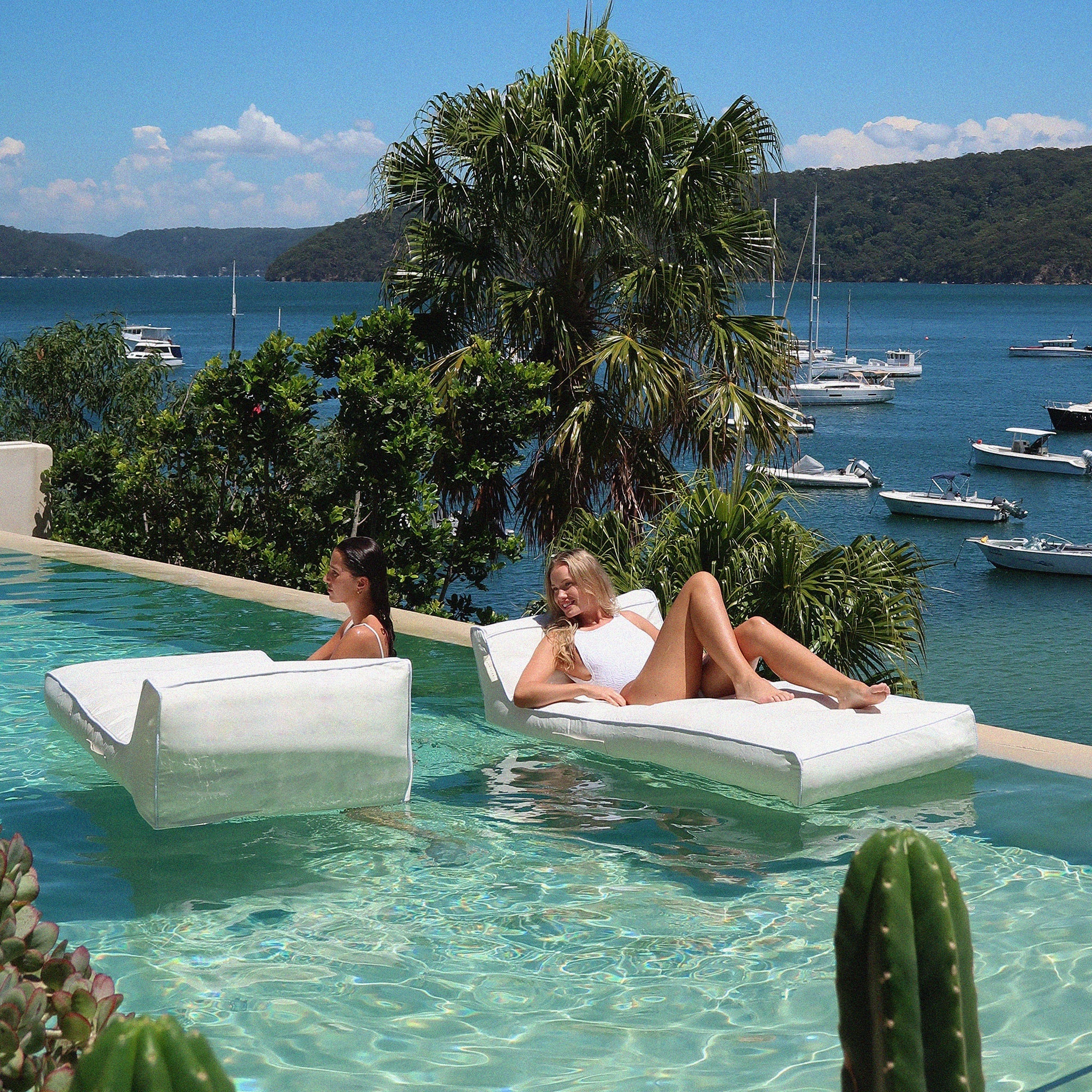 Sunnylife - Luxuriöse aufblasbare Liege für Meer und Pool