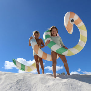 Sunnylife – Aufblasbare Riesenschlange für Poolspaß und Liege