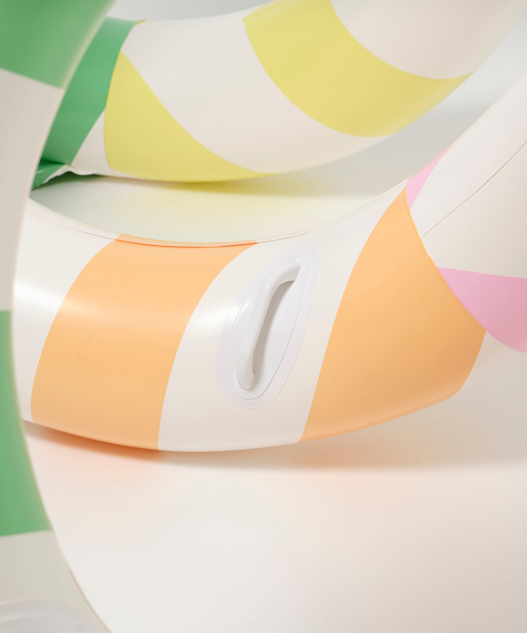 Sunnylife - Riesige aufblasbare Schlangenpool-Spaß und Liege