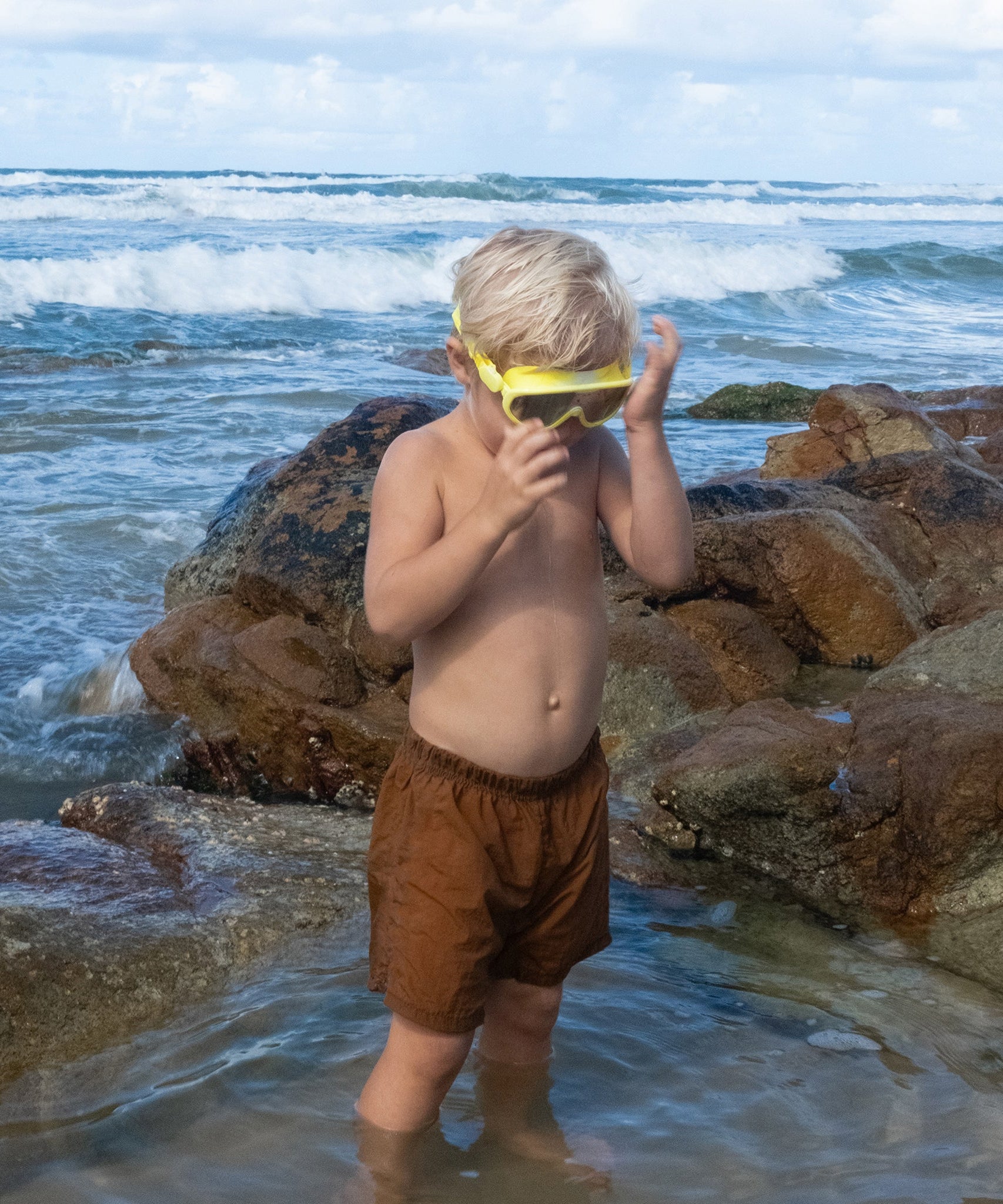 Sunnylife - Salty der Hai Kinder Schwimmbrille
