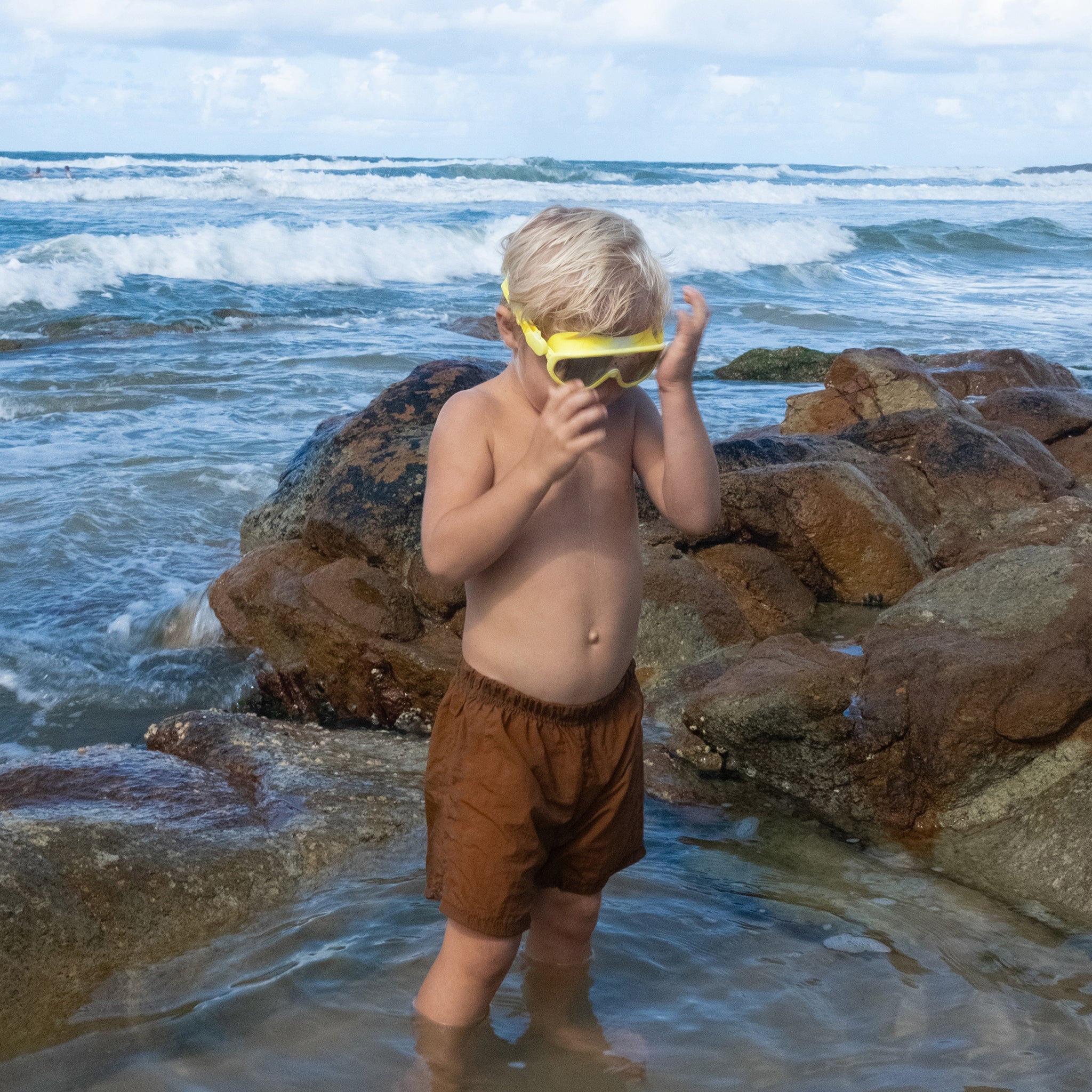 Sunnylife - Salty der Hai Kinder Schwimmbrille