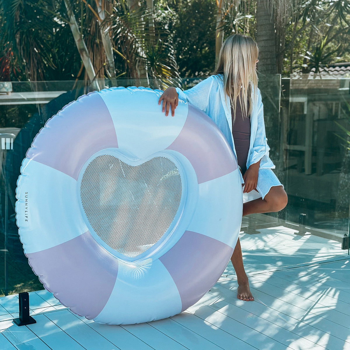 Sunnylife - Stole My Heart Aufblasbare Pool- und Strandliege