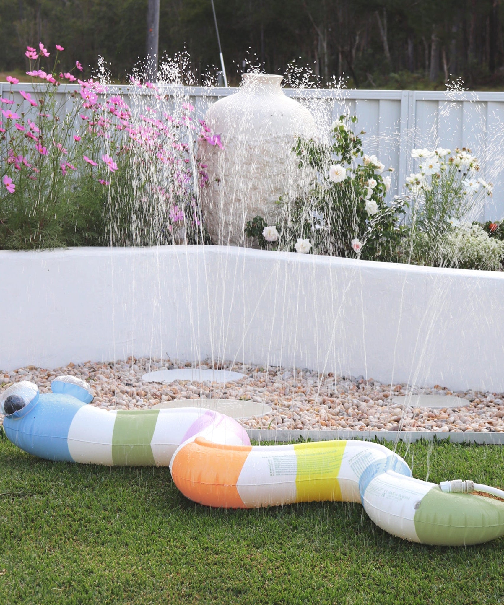 Sunnylife - Wild Multi Wasser-Spritzendes Aufblasbares Gartenspiel