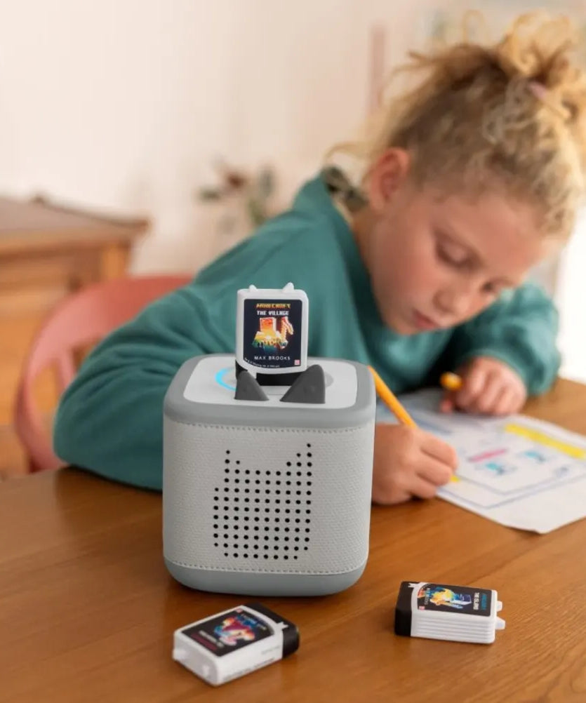 Tonies - Max Brooks Minecraft: Köy İngilizce Sesli Figür